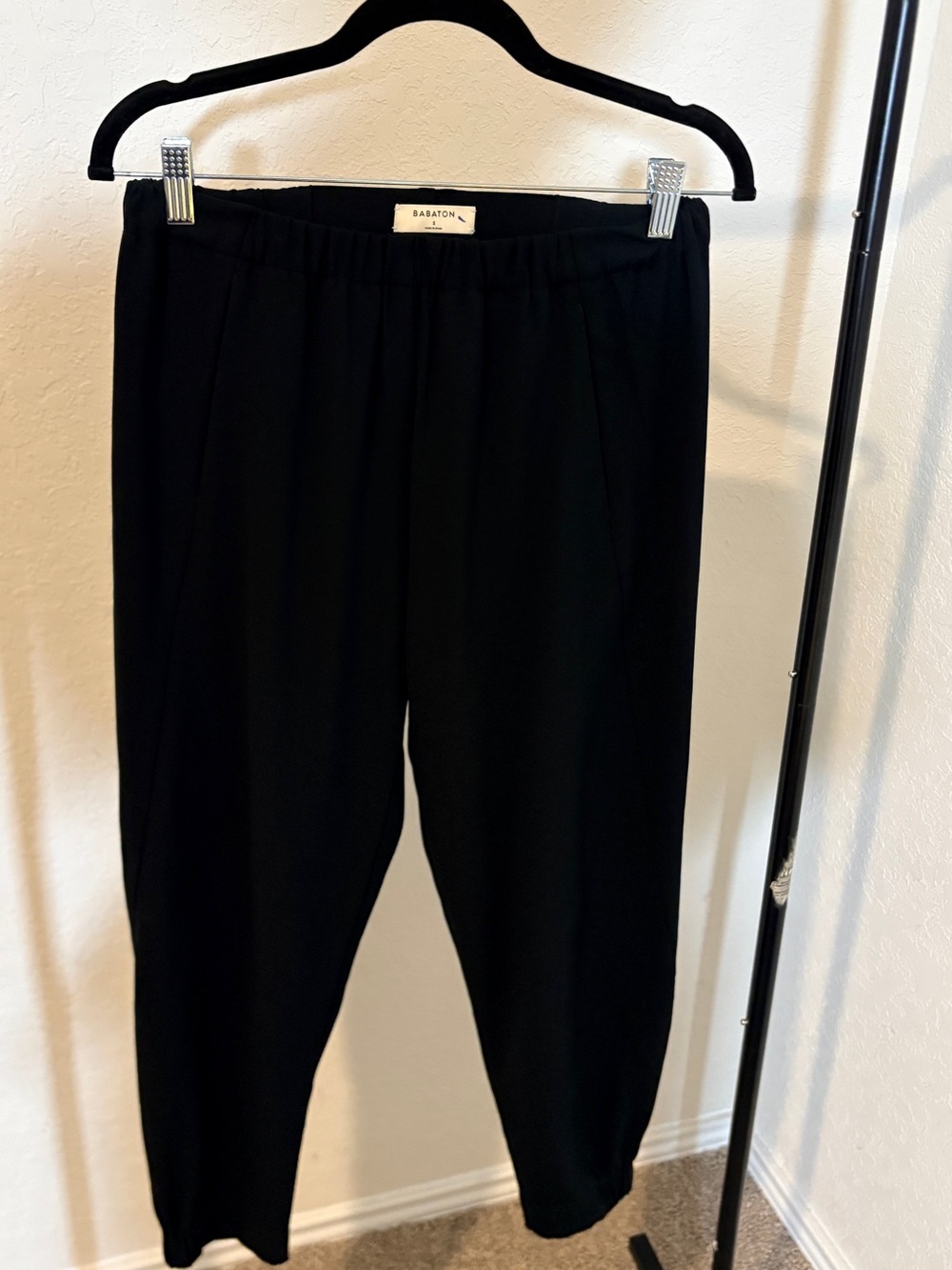 Babaton by Aritzia Black Cropped Elastic-Waist Tapered Pants